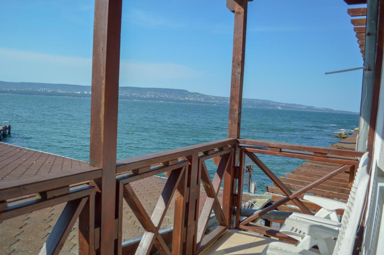 Hotel Romantika Varna Buitenkant foto