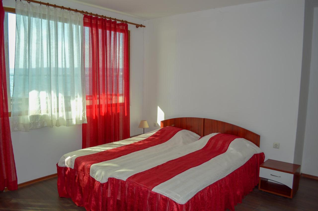 Hotel Romantika Varna Buitenkant foto