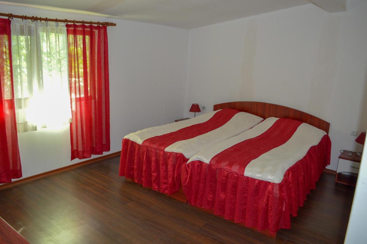 Hotel Romantika Varna Buitenkant foto