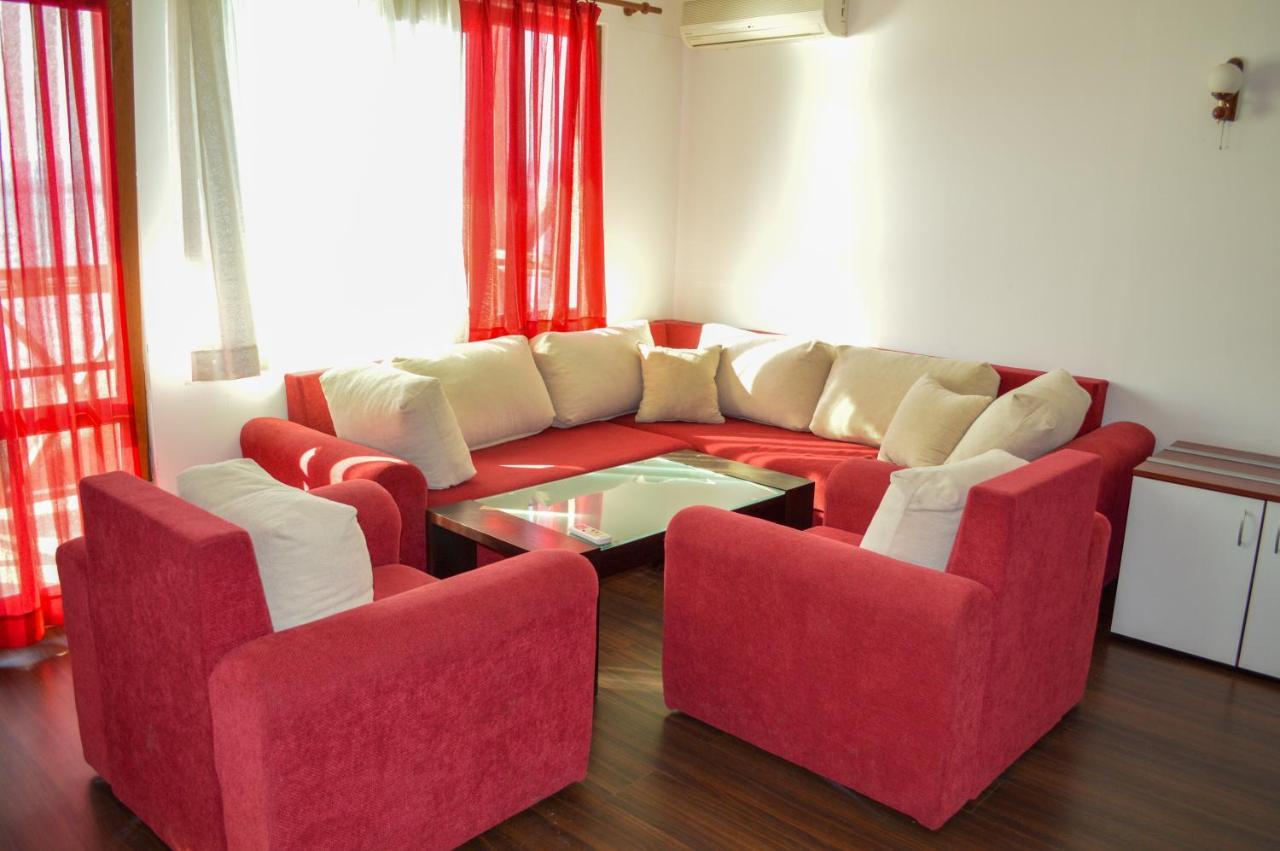 Hotel Romantika Varna Buitenkant foto