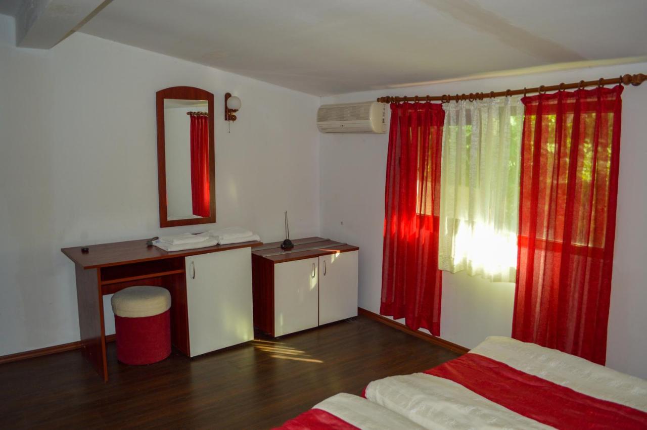 Hotel Romantika Varna Buitenkant foto