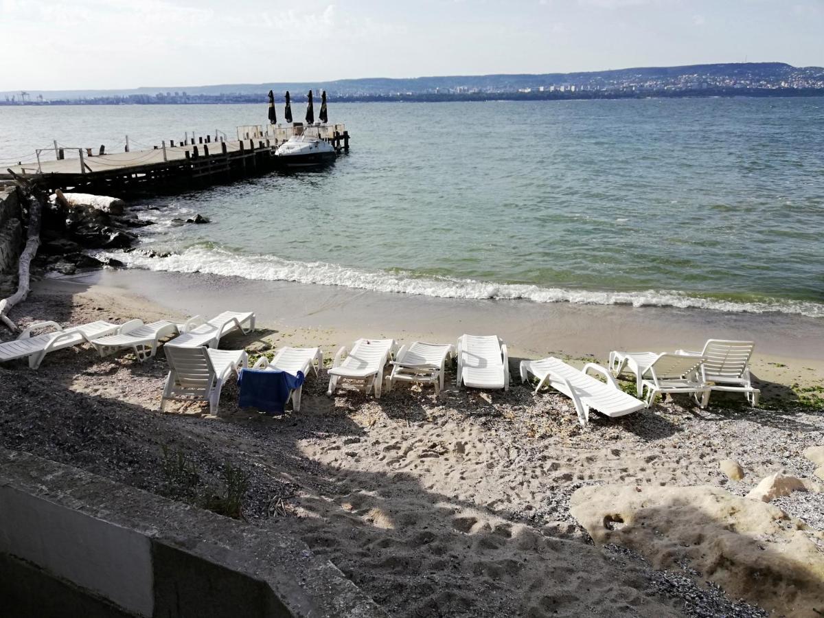 Hotel Romantika Varna Buitenkant foto