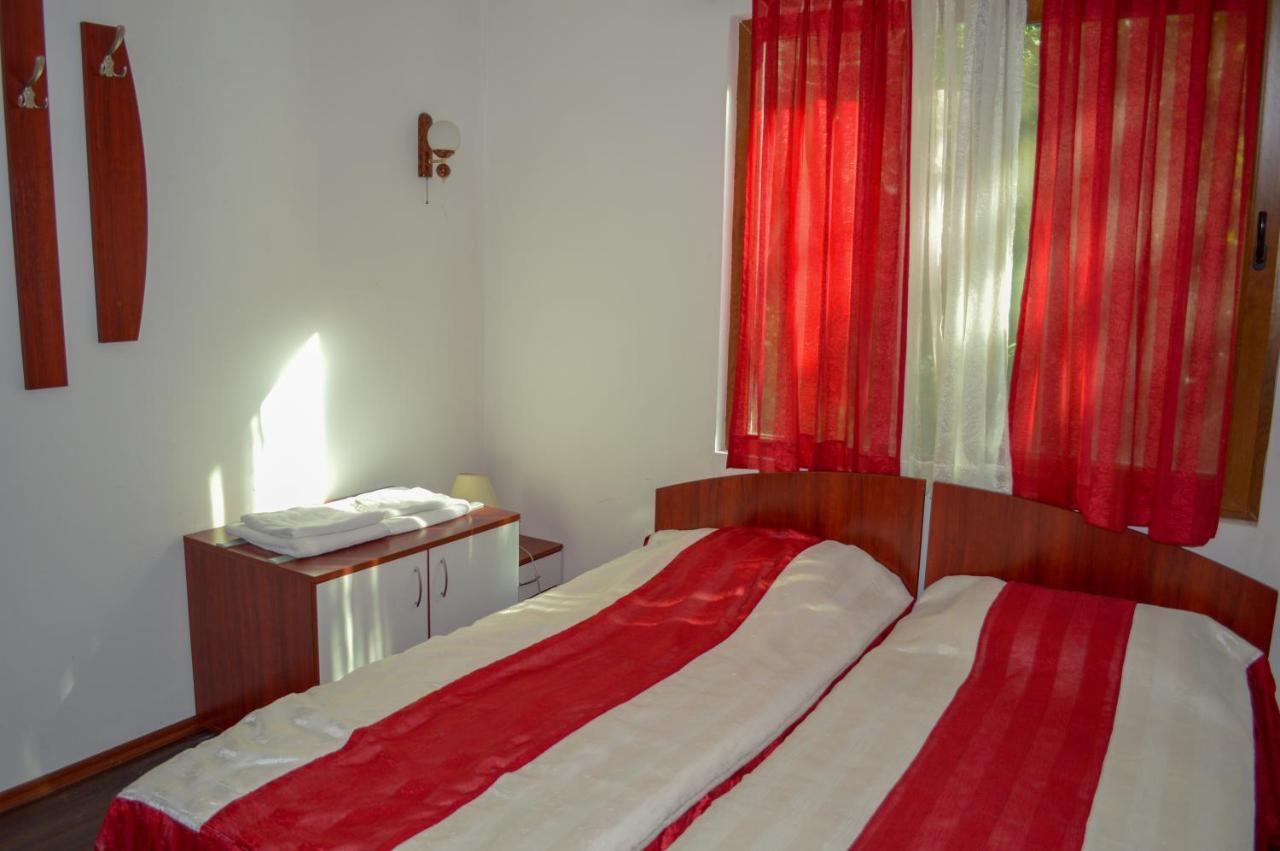 Hotel Romantika Varna Buitenkant foto