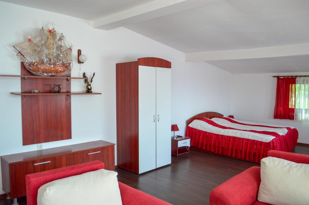 Hotel Romantika Varna Buitenkant foto