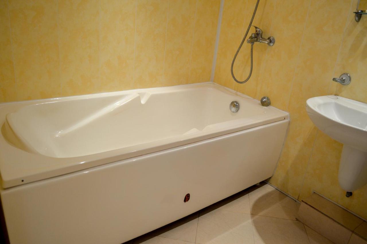 Hotel Romantika Varna Buitenkant foto