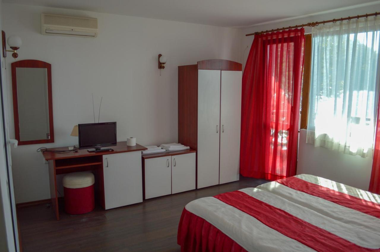Hotel Romantika Varna Buitenkant foto