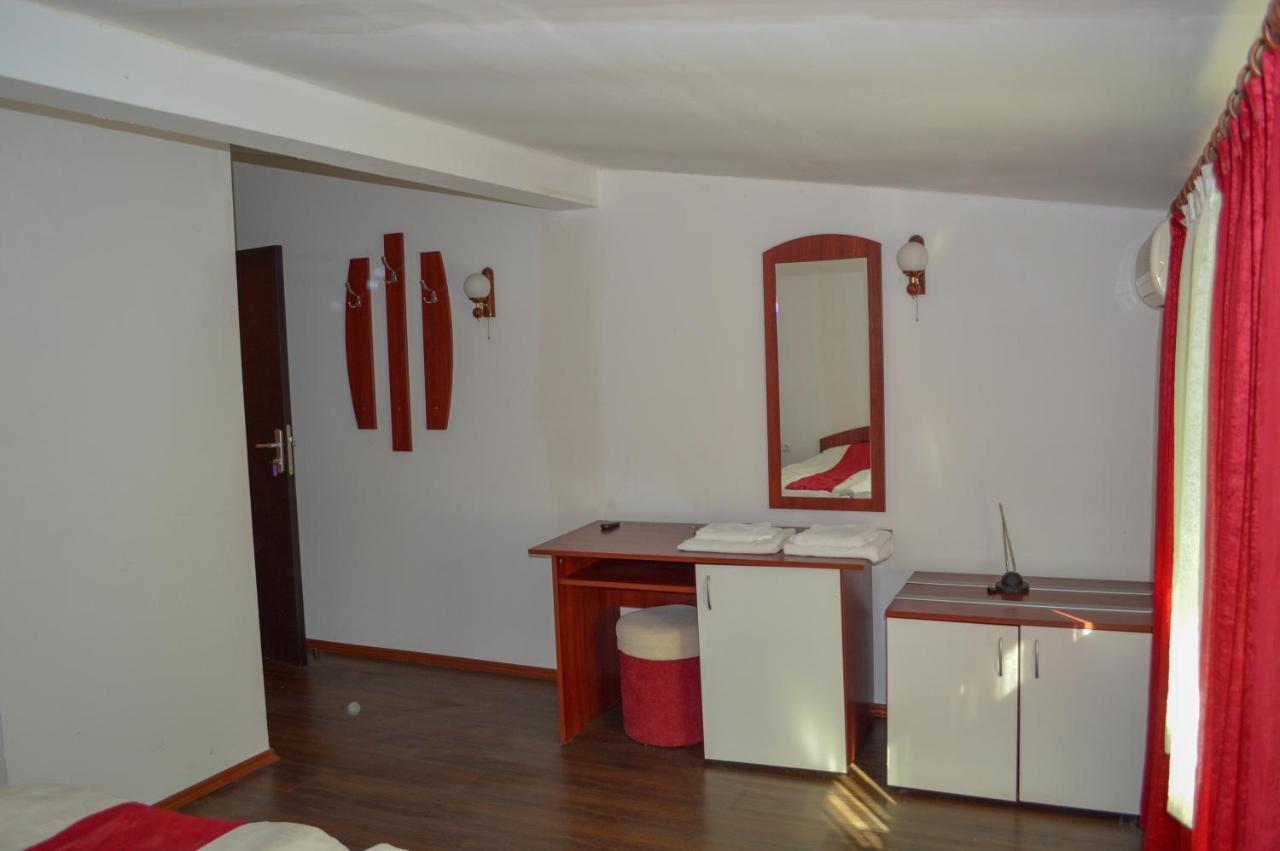 Hotel Romantika Varna Buitenkant foto